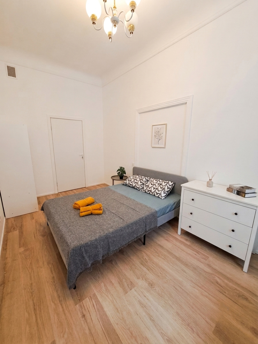 Single Room in a 6 BR Central Flat Share